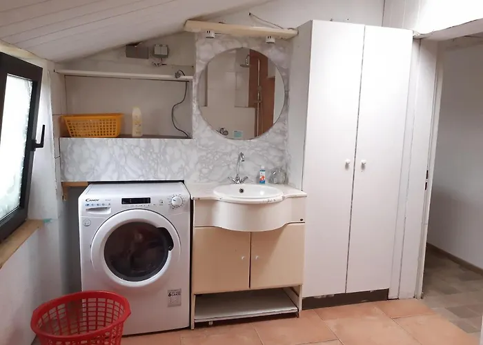 Monteurzimmer Ausma - *