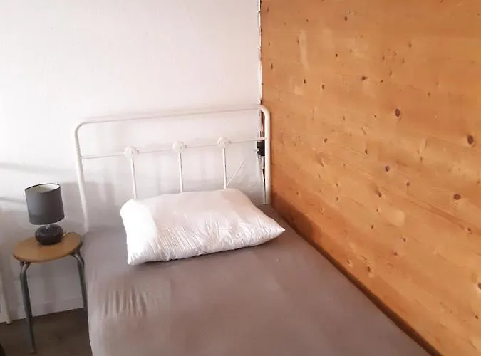 Monteurzimmer Ausma - *